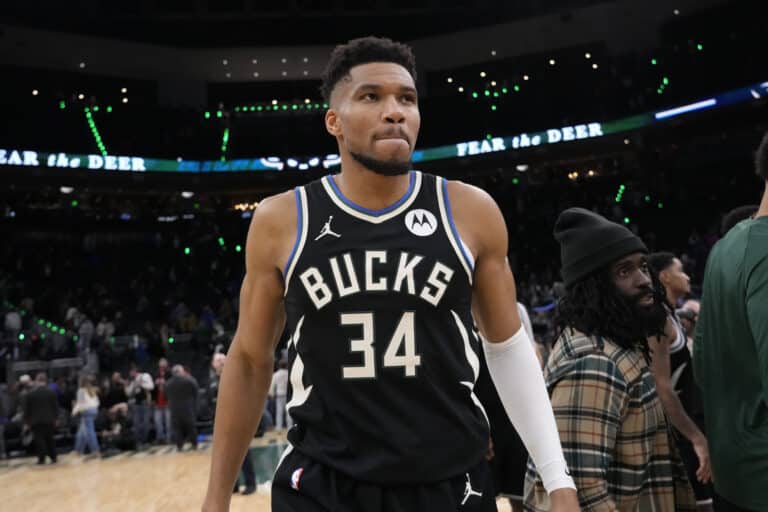 NBA:aan kuumimpaan treidiin kapuloita rattaisiin