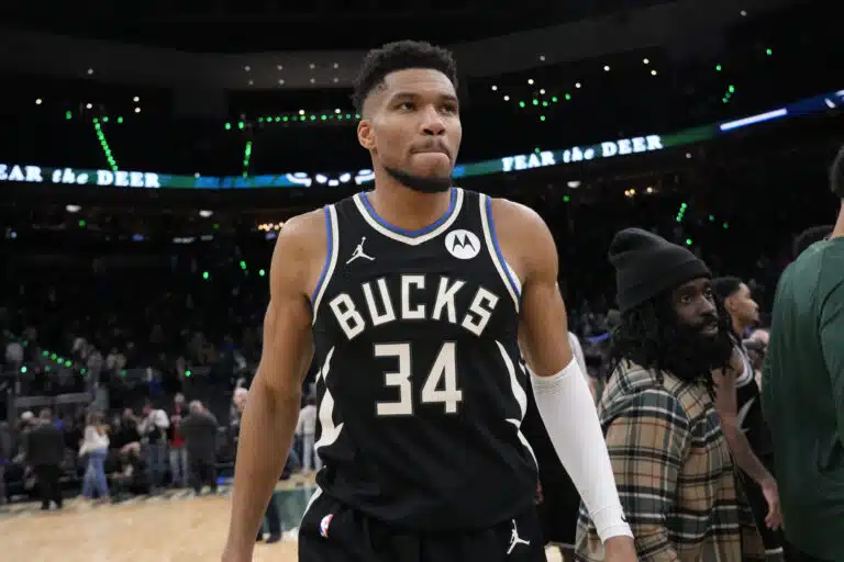 NBA:aan kuumimpaan treidiin kapuloita rattaisiin