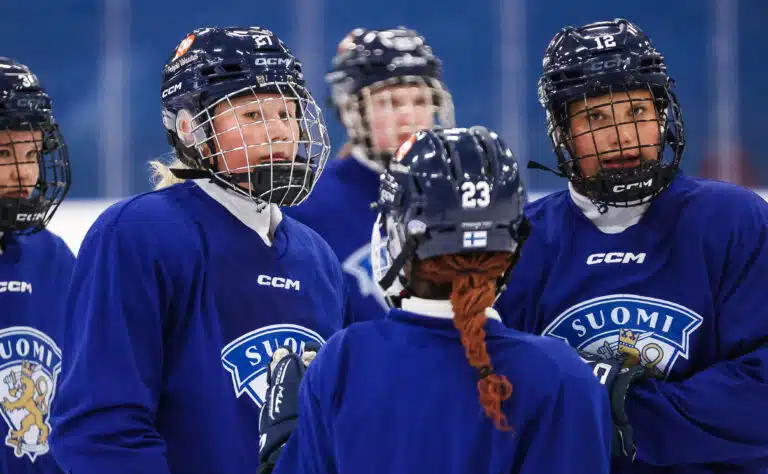 USA latoi tylyt lukemat – Tyttöleijonat tukalassa tilanteessa