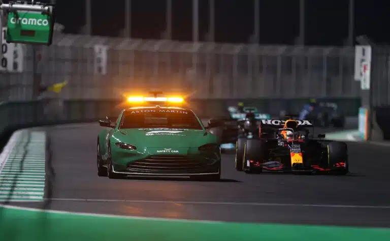 ”Vihkeä kilpikonna” lähti formula ykkösistä