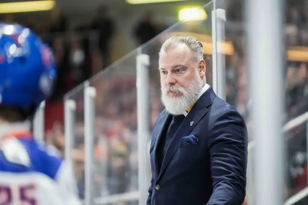 Liigan toimitusjohtaja jyrähti – Tapparan ja JYPin päävalmentajat kurinpitokäsittelyyn Liigan toimitusjohtaja jyrähti – Tapparan ja JYPin päävalmentajat kurinpitokäsittelyyn