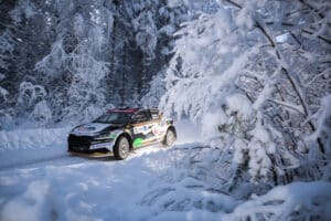 Suomalaiskuski heitti hanskat tiskiin Ruotsin MM-rallissa – ”Ralliin oli kovat odotukset”