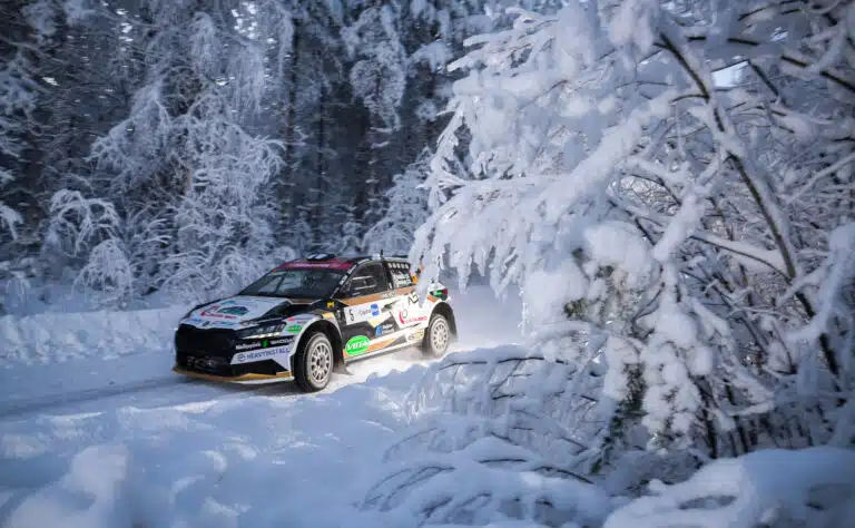 Suomalaiskuski heitti hanskat tiskiin Ruotsin MM-rallissa – ”Ralliin oli kovat odotukset”
