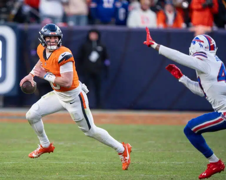 Super Bowl -kandidaatin pelinrakentajalle karmea loukkaantuminen – ensimmäiset välieräjoukkueet selvillä