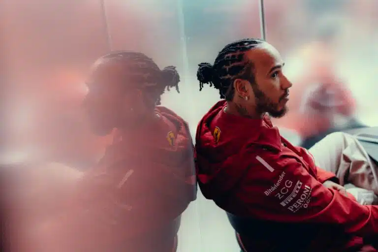 Lewis Hamilton jakoi kovaa kritiikkiä F1-sarjalle