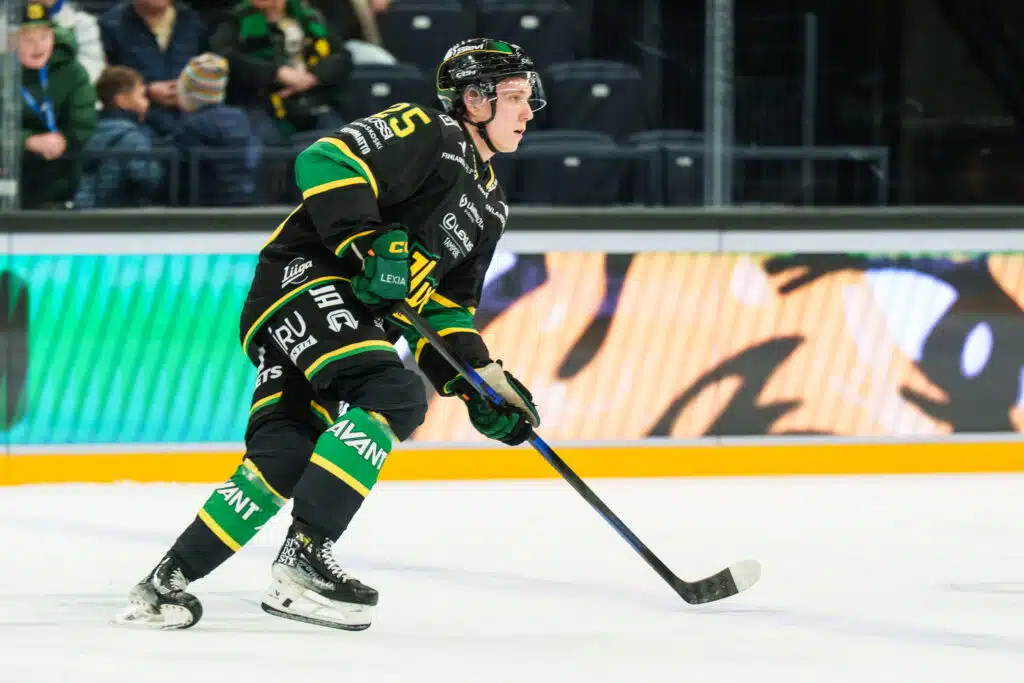 Sportin ovet käyvät myös toiseen suuntaan – kaksi uutta pelaajaa joukkueeseen Sportin ovet käyvät myös toiseen suuntaan – kaksi uutta pelaajaa joukkueeseen