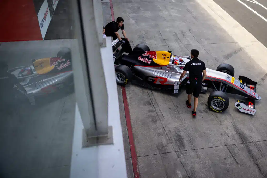 Kalle Rovanperä väläytti ja kolaroi