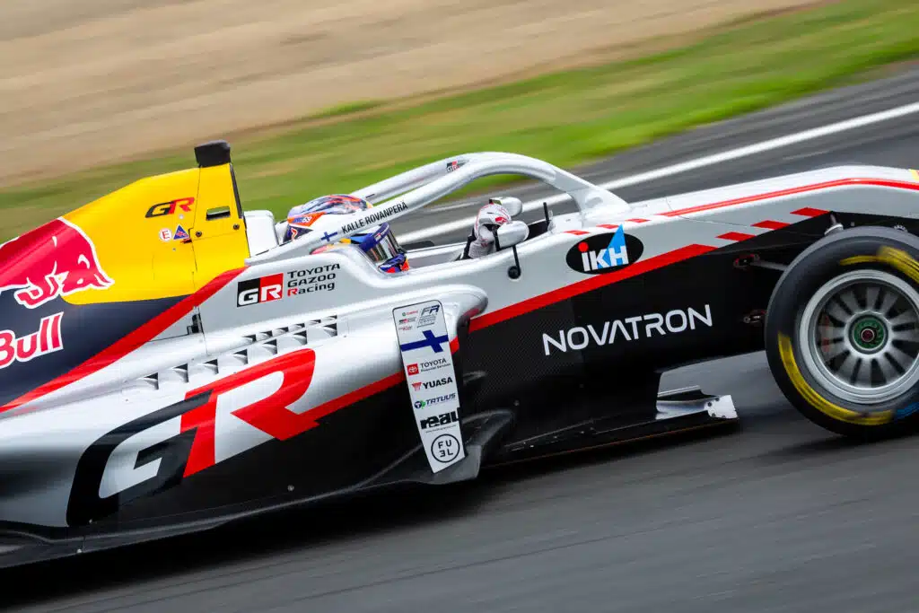 Kalle Rovanperältä hurja parannus uran ensimmäisissä formulakisoissa Kalle Rovanperältä hurja parannus uran ensimmäisissä formulakisoissa