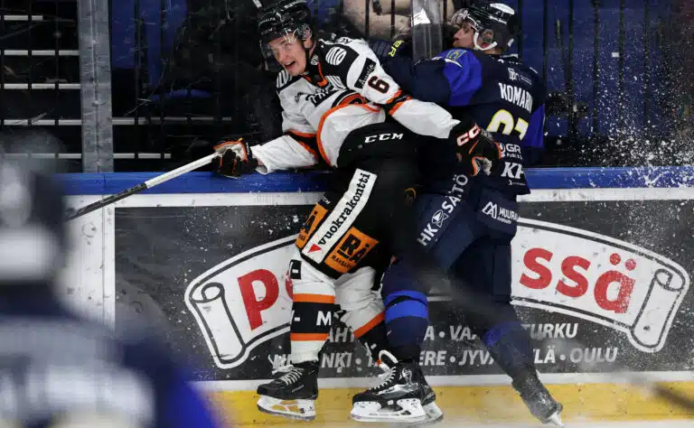 Leo Komarov palasi Liigaan – näin päävalmentaja kommentoi