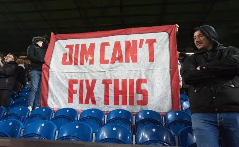 Manchester Unitedin kannattajat vaativat radikaaleja toimenpiteitä – ”Seura muuttunut sirkukseksi”