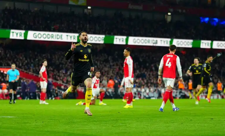 Manchester United hämmentää mestaruustaistelua – nyt kaatui Arsenal trillerin jälkeen