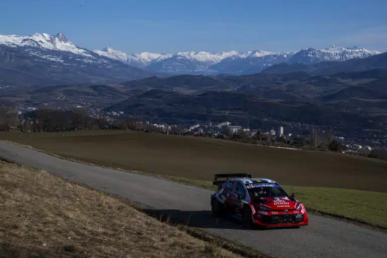 EK7: Oliver Solberg jatkaa hurjana