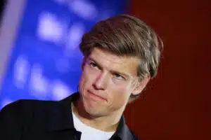 Johannes Kläbo ongelmissa – hotellihuone vaihtoon