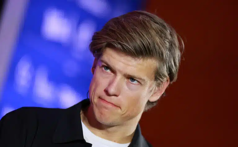 Johannes Kläbo ongelmissa – hotellihuone vaihtoon