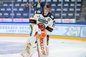 SM-liigaseuralta poikkeava sopimusuutinen