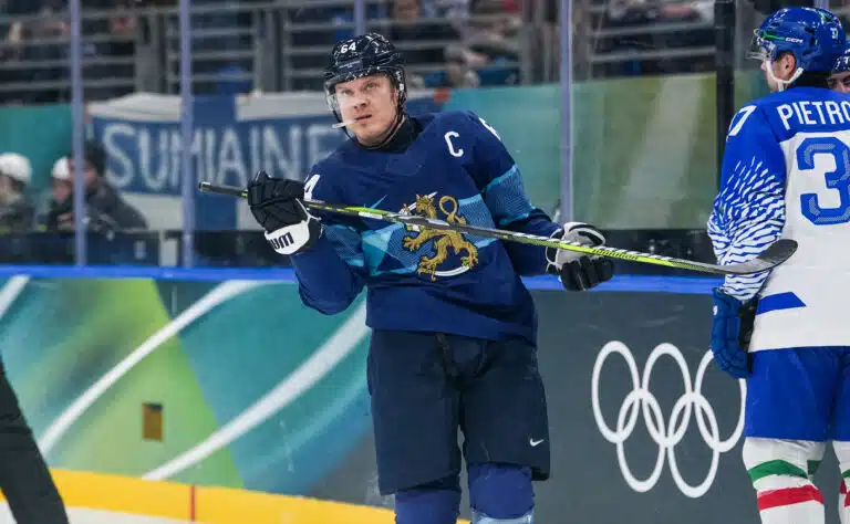 Leijonat vei Jukka Jalosta ja Italiaa kuin pientä sikaa narussa