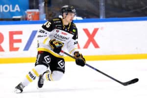 Kärppien tähti Markus Nutivaaran sopimus purettu – siirtyy suomalaislegendan alaisuuteen Kärppien tähti Markus Nutivaaran sopimus purettu – siirtyy suomalaislegendan alaisuuteen