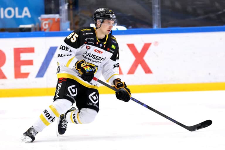 Kärppien tähti Markus Nutivaaran sopimus purettu – siirtyy suomalaislegendan alaisuuteen