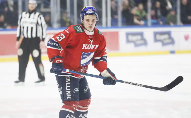HIFK kilpailijansa niskaotteessa - Aron Kiviharjulta suoraa puhetta HIFK kilpailijansa niskaotteessa – Aron Kiviharjulta suoraa puhetta