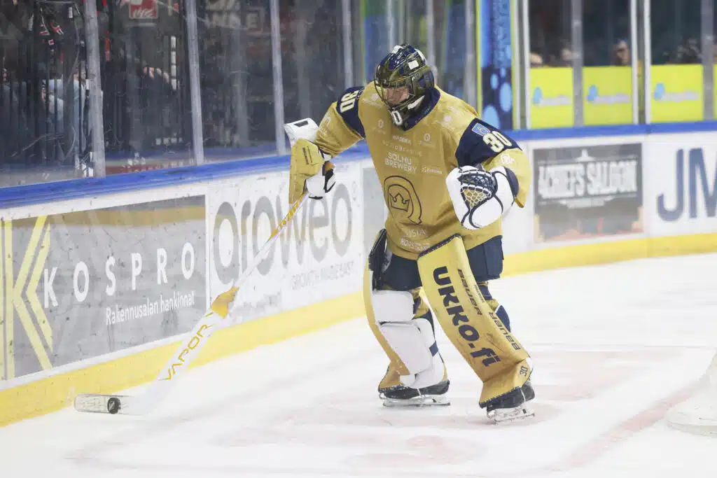 Petteri Rimpiseltä tunnustus paraatipelastuksestaan - tähtivahti oli taas HIFK:n painajainen Petteri Rimpiseltä tunnustus paraatipelastuksestaan – tähtivahti oli taas HIFK:n painajainen