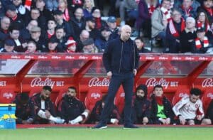 Liverpool-manageri potku-uhan alla – korvaaja katsottu valmiiksi