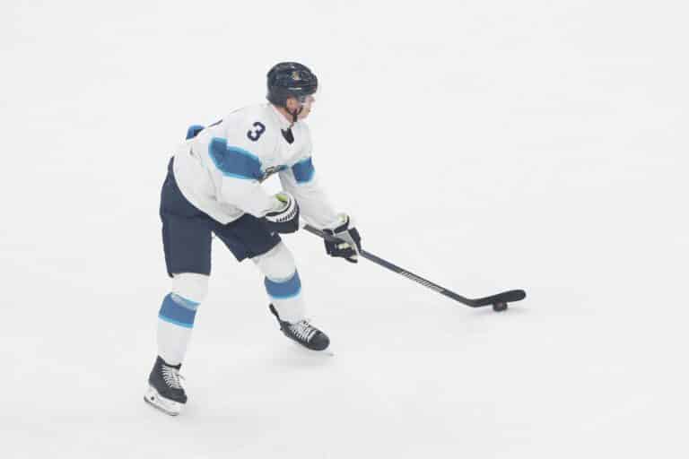 Leijonien olympiamitalistilla lupaava debyytti uudessa NHL-seurassaan