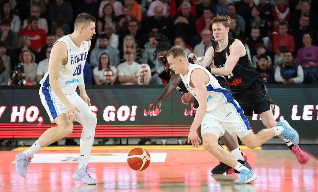 Susijengi voittoon tahmeallakin esityksellä Susijengi voittoon tahmeallakin esityksellä
