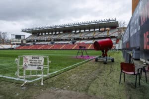 Konferenssiliigan finalistin stadion suljettiin – terveysvaara paljastui