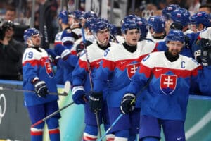 Slovakia jyräsi vakuuttavasti välieriin