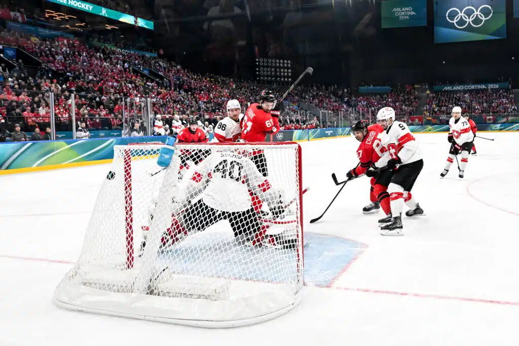 Sveitsin tähtipelaaja vietiin vatsallaan paareilla – Sidney Crosby järkyttyi Sveitsin tähtipelaaja vietiin vatsallaan paareilla – Sidney Crosby järkyttyi