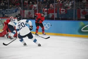 Sebastian Aho murheen murtamana – ”Kyllähän tää ottaa päähän” Sebastian Aho murheen murtamana – ”Kyllähän tää ottaa päähän”