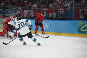 Sebastian Aho murheen murtamana – ”Kyllähän tää ottaa päähän” Sebastian Aho murheen murtamana – ”Kyllähän tää ottaa päähän”