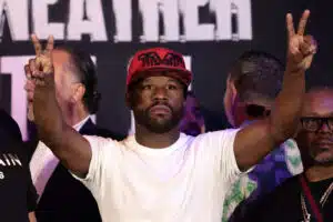 Nyrkkeilylegenda Floyd Mayweather, 48, tekee taas paluun