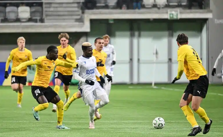 Historiallisesta jalkapalloillasta tuli katastrofi Historiallisesta jalkapalloillasta tuli katastrofi