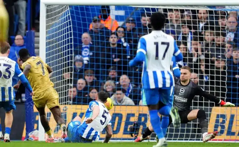 Crystal Palacen karmea putki poikki