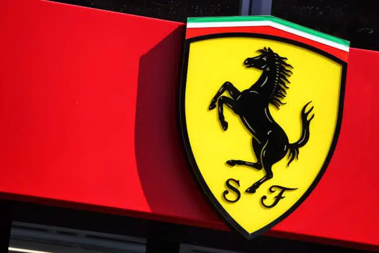 Ferrari maksaa jättimäiset bonukset työntekijöilleen