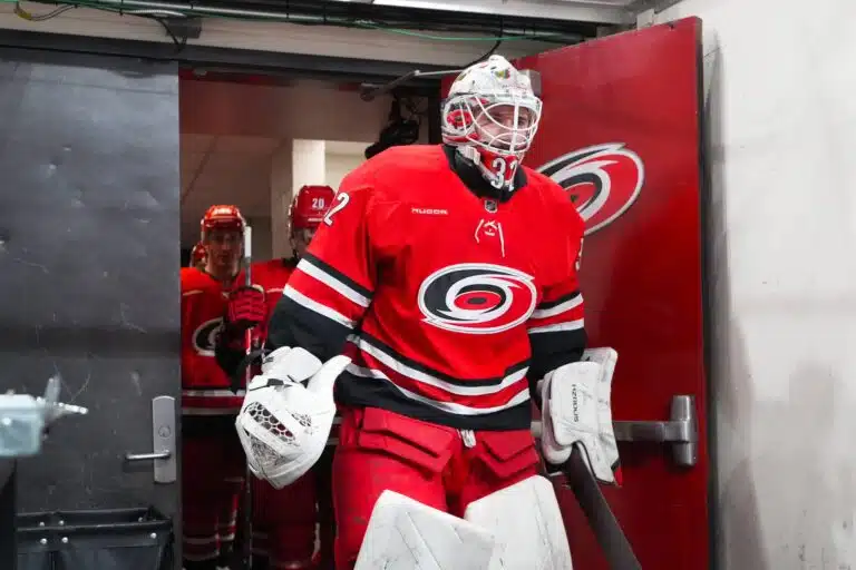 Carolina Hurricanes on suuren päätöksen edessä – tästä asiasta päävalmentaja vaikeni täysin