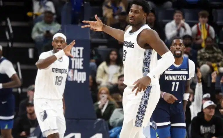 Lauri Markkasen NBA-seura jysäytti jättimäisen pelaajakaupan - toimittajalta kova arvio vaikutuksista Lauri Markkasen NBA-seura jysäytti jättimäisen pelaajakaupan – toimittajalta kova arvio vaikutuksista