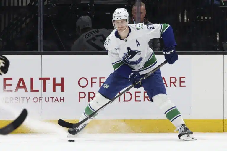 NHL:ssä jysähti iso pelaajakauppa – kokenut puolustaja vaihtaa seuraa