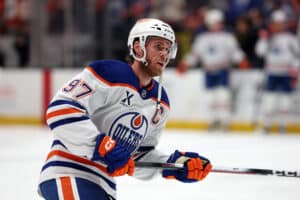 NHL-supertähti Connor McDavid kritisoi voimakkaasti liigan kohupäätöstä