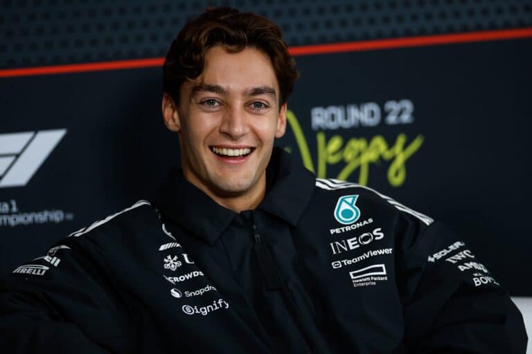 George Russellilta tyylikäs ele Lewis Hamiltonille – näin hän reagoi Ferrarin historialliseen voittoon