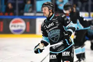 Pelicans-hyökkääjän sopimus revitty