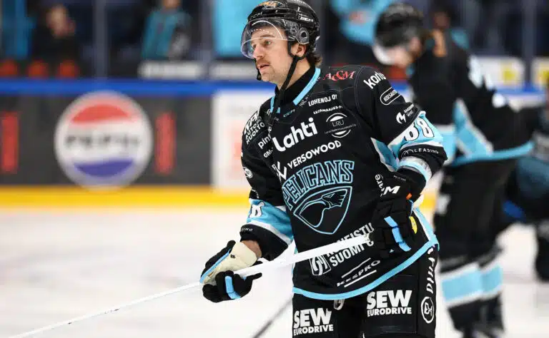 Pelicans-hyökkääjän sopimus revitty