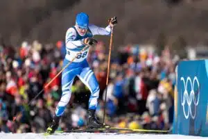 Arsi Ruuskaselta tyly kommentti hiihdostaan – ”Miten voi vetää noin penkin alle”