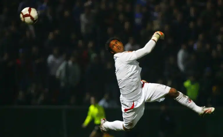 Murhasta ja kidutuksesta tuomittu huippufutari palasi pelikentille Murhasta ja kidutuksesta tuomittu huippufutari palasi pelikentille