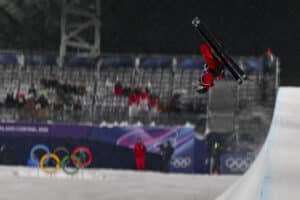 Olympialegenda vietiin paareilla kisapaikalta – perhe kyynelehti järkyttyneenä katsomossa