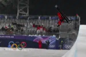 Olympialegenda vietiin paareilla kisapaikalta – perhe kyynelehti järkyttyneenä katsomossa