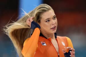 Rintaliivien vilautus saattaa tuoda olympialaisten kohu-urheilijalle miljoonapotin