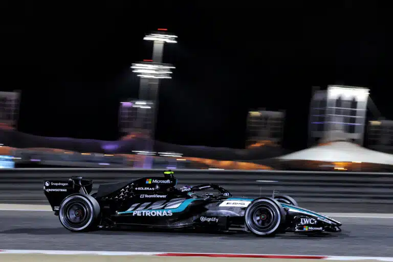 Mercedes ja Red Bull ongelmissa F1-testeissä