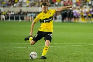 HJK kaappasi Huuhkaja-pelaajan – ”Paljon kokemusta kansainvälisiltä kentiltä”